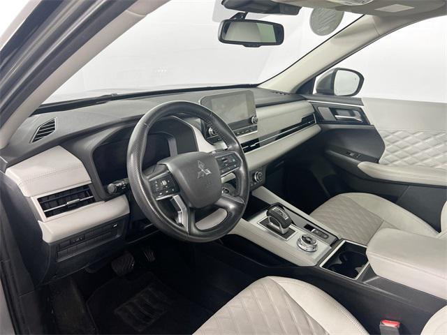 Photo of 2022 Mercury Gray Metallic Mitsubishi Outlander