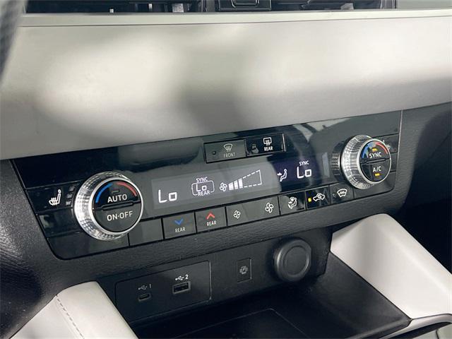 Photo of 2022 Mercury Gray Metallic Mitsubishi Outlander