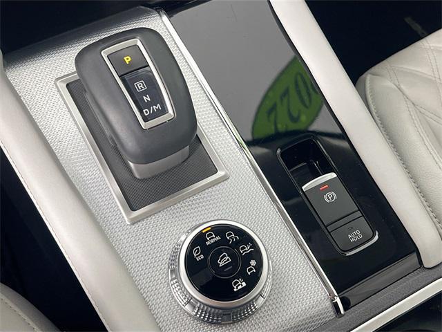 Photo of 2022 Mercury Gray Metallic Mitsubishi Outlander