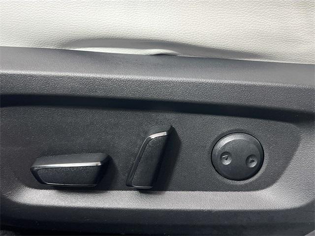 Photo of 2022 Mercury Gray Metallic Mitsubishi Outlander