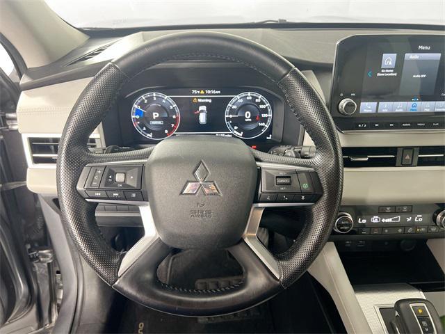 Photo of 2022 Mercury Gray Metallic Mitsubishi Outlander