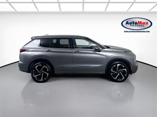 Photo of 2022 Mercury Gray Metallic Mitsubishi Outlander