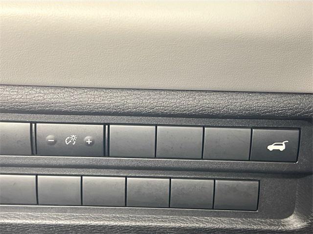 Photo of 2022 Mercury Gray Metallic Mitsubishi Outlander