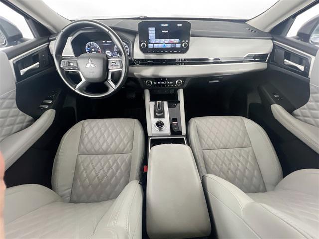Photo of 2022 Mercury Gray Metallic Mitsubishi Outlander