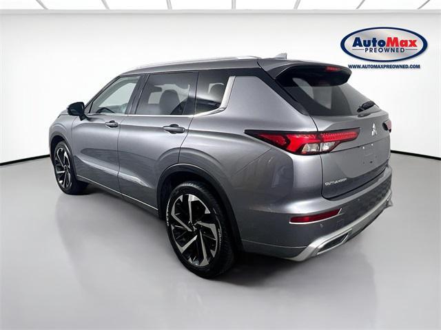 Photo of 2022 Mercury Gray Metallic Mitsubishi Outlander