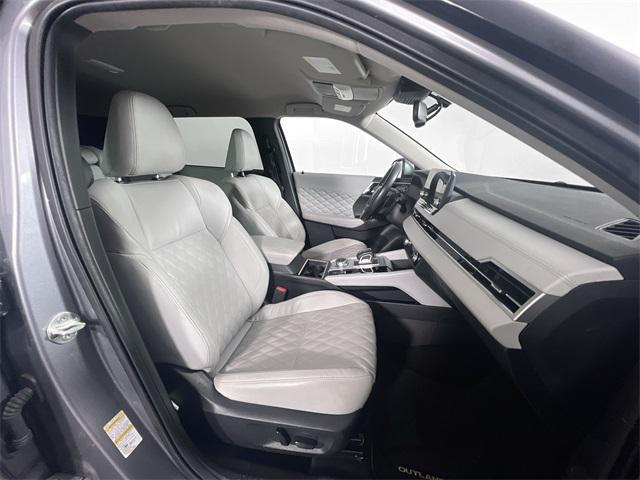 Photo of 2022 Mercury Gray Metallic Mitsubishi Outlander
