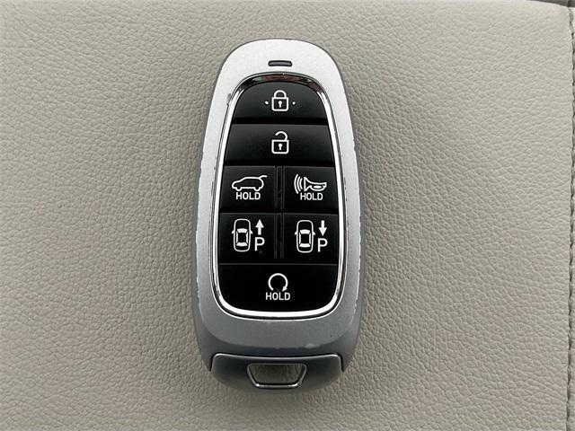 Photo of 2022 Quartz White Hyundai TUCSON