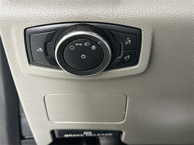 Photo of 2021 Oxford White Ford F-250