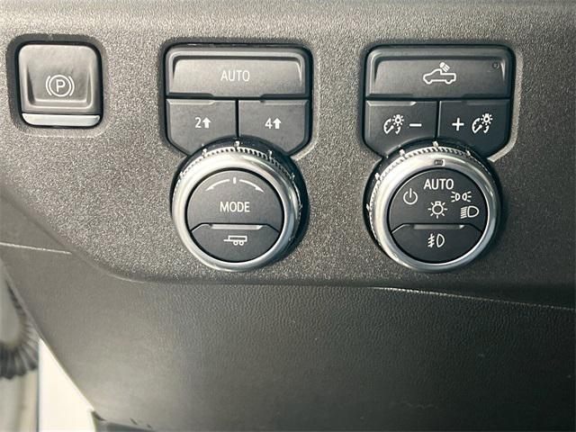 Photo of 2022 Summit White GMC Sierra 1500