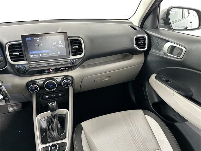 Photo of 2023 Ecotronic Gray Hyundai VENUE