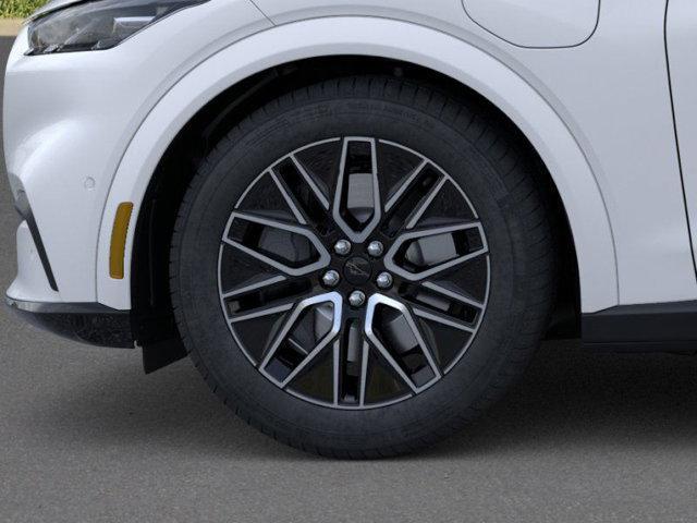 Photo of 2025 Star White Metallic Tri-Coat Ford Mustang Mach-E
