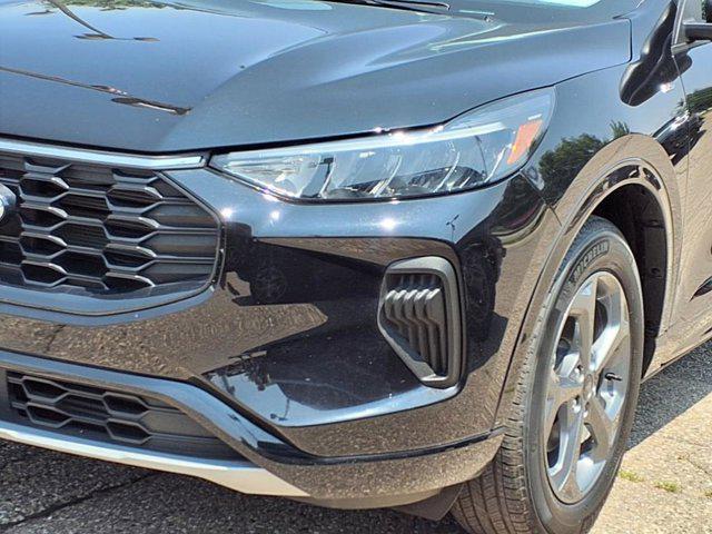 Photo of 2023 Agate Black Metallic Ford Escape