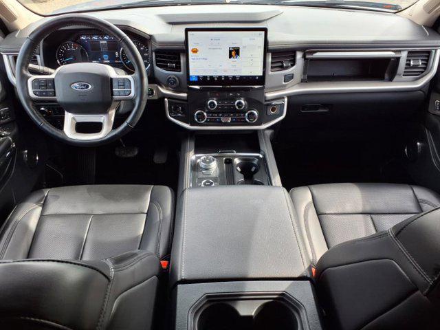 Photo of 2022 Iconic Silver Metallic Ford Expedition