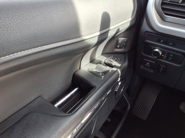 Photo of 2022 Iconic Silver Metallic Ford Expedition