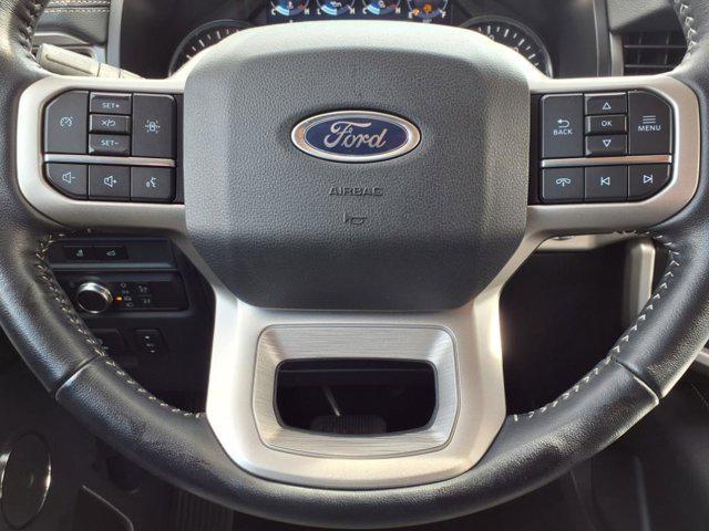 Photo of 2022 Iconic Silver Metallic Ford Expedition