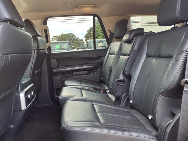 Photo of 2022 Iconic Silver Metallic Ford Expedition
