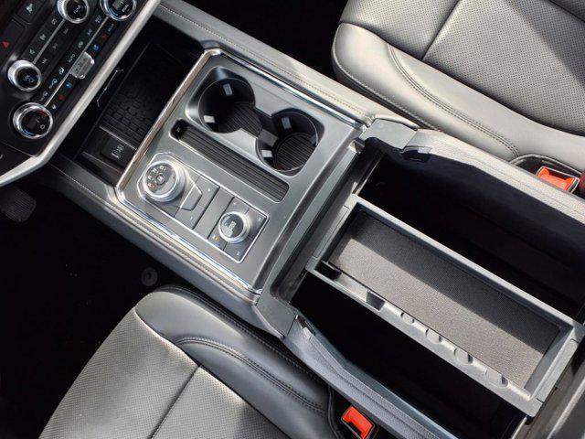 Photo of 2022 Iconic Silver Metallic Ford Expedition