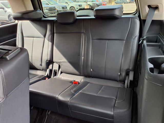 Photo of 2022 Iconic Silver Metallic Ford Expedition