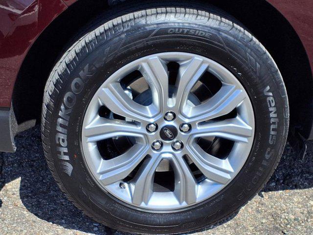 Photo of 2023 Burgundy Velvet Metallic Tinted Clearcoat Ford Edge