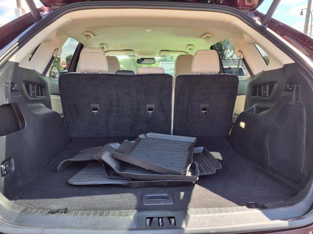 Photo of 2023 Burgundy Velvet Metallic Tinted Clearcoat Ford Edge