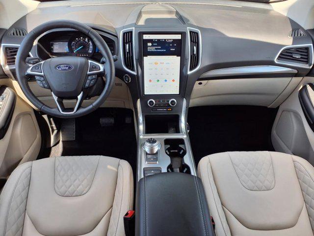 Photo of 2023 Burgundy Velvet Metallic Tinted Clearcoat Ford Edge