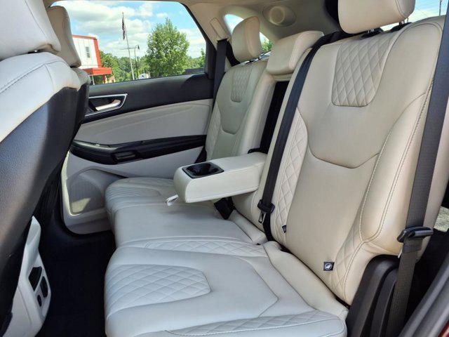 Photo of 2023 Burgundy Velvet Metallic Tinted Clearcoat Ford Edge