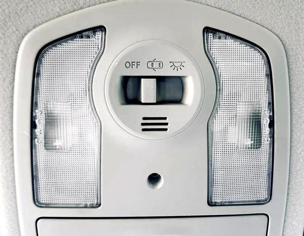 Photo of 2013 White Toyota Prius