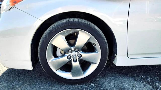 Photo of 2013 White Toyota Prius