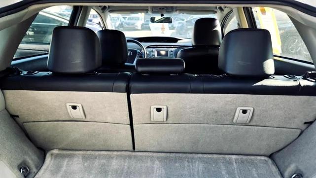 Photo of 2013 White Toyota Prius
