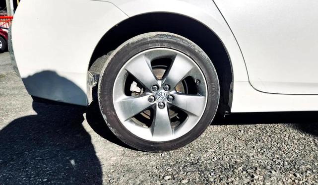 Photo of 2013 White Toyota Prius
