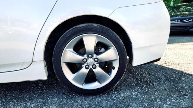 Photo of 2013 White Toyota Prius