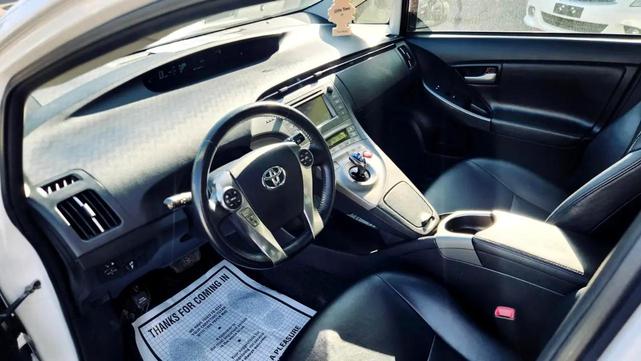 Photo of 2013 White Toyota Prius