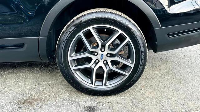 Photo of 2018 Black Ford Explorer