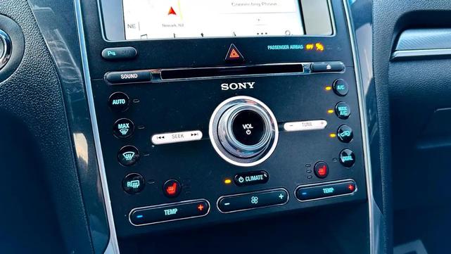 Photo of 2018 Black Ford Explorer
