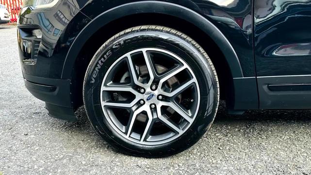 Photo of 2018 Black Ford Explorer