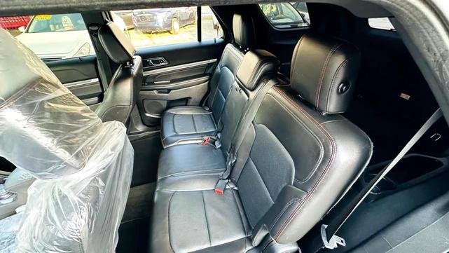 Photo of 2018 Black Ford Explorer