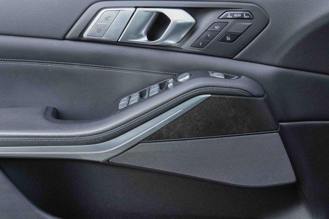 Photo of 2022 Black Sapphire Metallic BMW X7