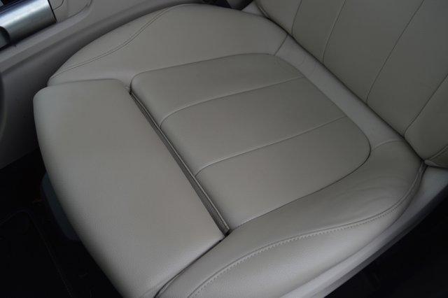 Photo of 2022 Polar White Mercedes-Benz GLB 250