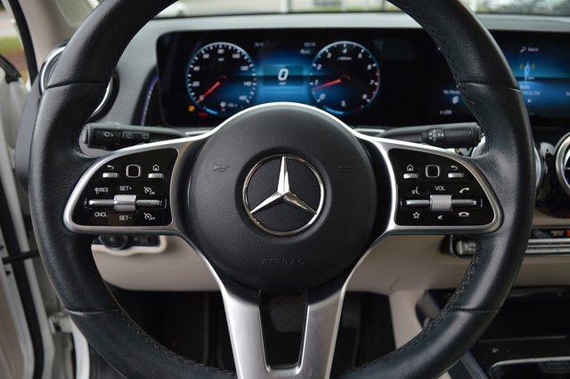 Photo of 2022 Polar White Mercedes-Benz GLB 250
