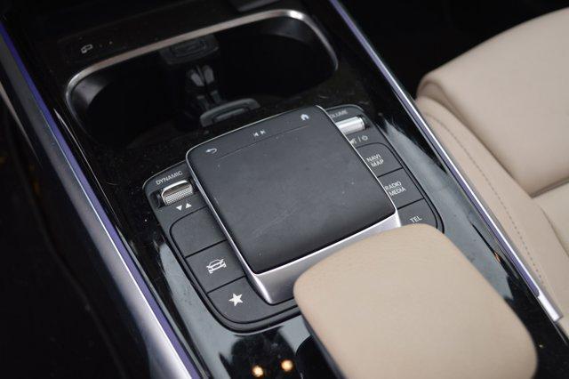 Photo of 2022 Polar White Mercedes-Benz GLB 250