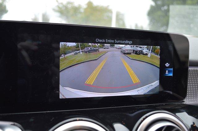 Photo of 2022 Polar White Mercedes-Benz GLB 250