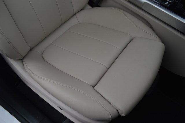 Photo of 2022 Polar White Mercedes-Benz GLB 250