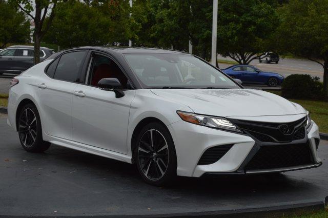 Photo of 2019 Wind Chill Pearl / Midnight Black Metallic Toyota Camry