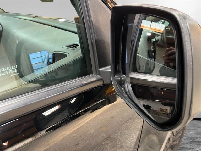 Photo of 2021 Onyx Black GMC Canyon