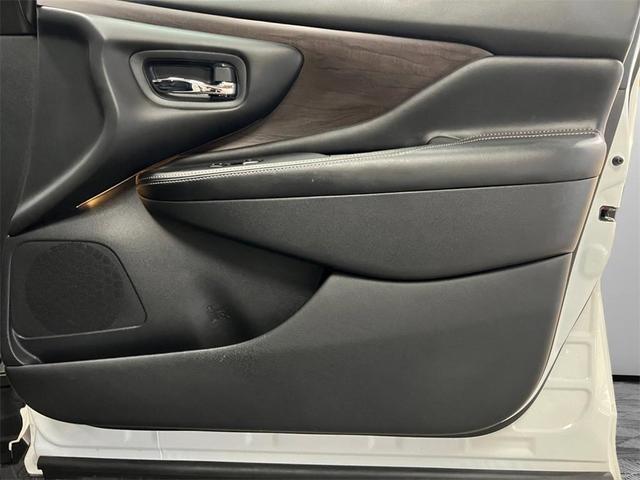 Photo of 2021 Pearl White Tricoat Nissan Murano