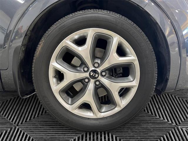 Photo of 2020 Gravity Grey Kia Sorento
