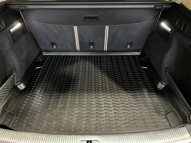 Photo of 2022 Mythos Black Metallic Audi Q5
