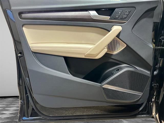Photo of 2022 Mythos Black Metallic Audi Q5