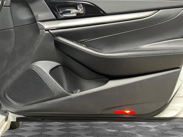 Photo of 2023 Pearl White TriCoat Nissan Maxima