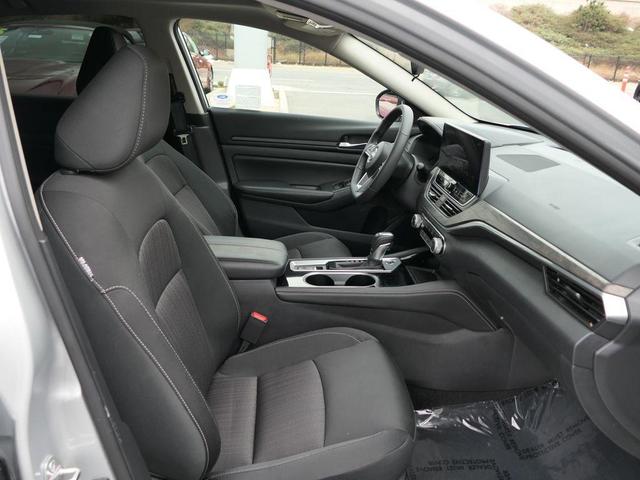 Photo of 2024 Brilliant Silver Metallic Nissan Altima